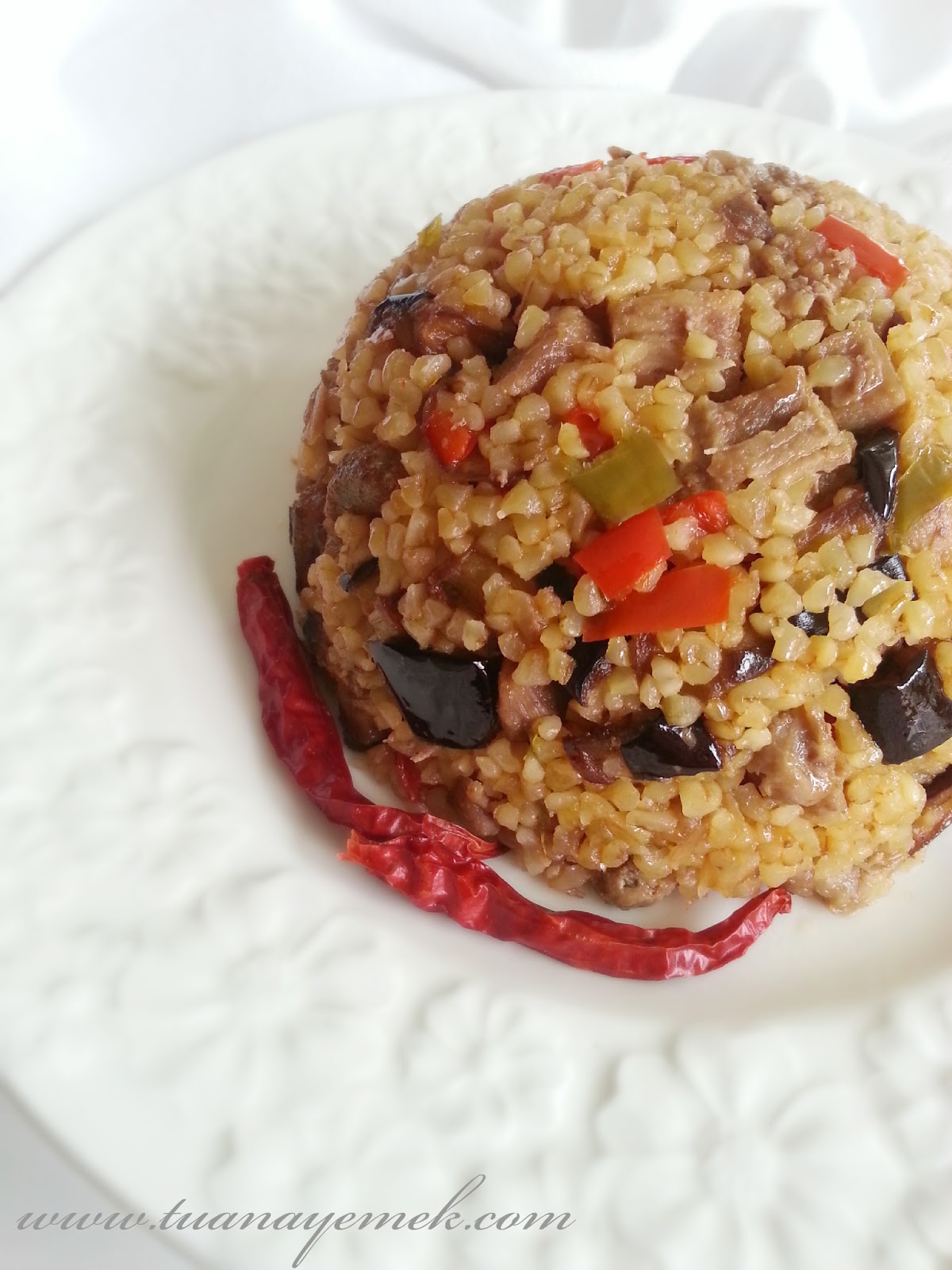 TUANA MUTFAK KUŞBAŞI ETLİ PATLICANLI BULGUR PİLAVI