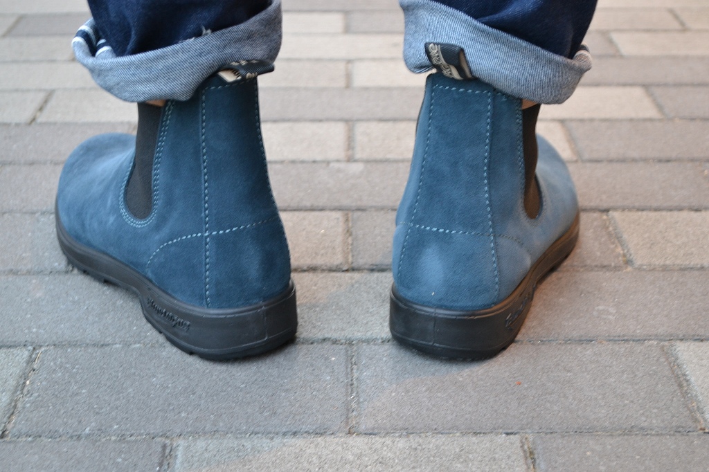blundstone navy