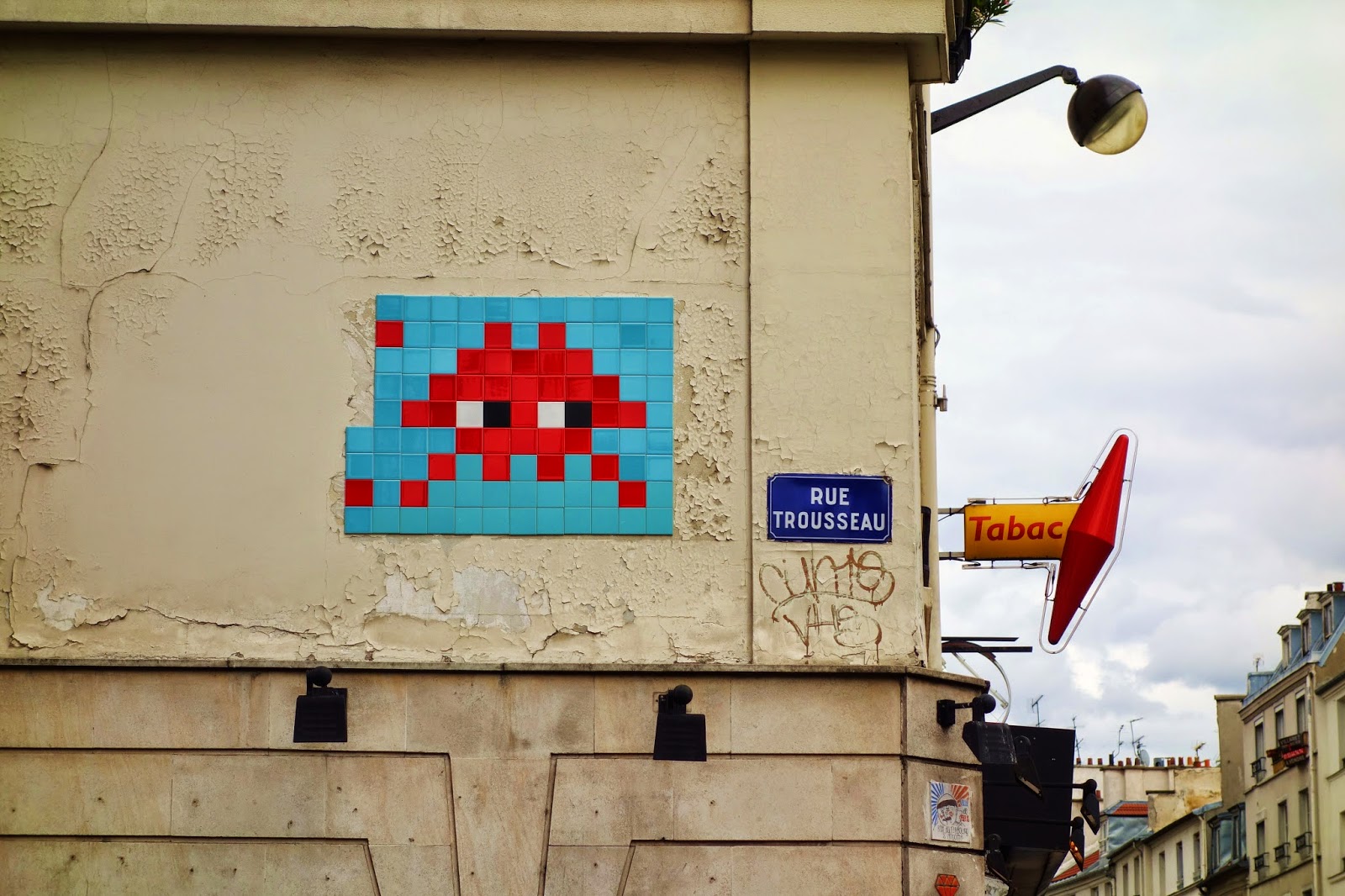Sunday Street Art : Invader - rue Trousseau - Paris 11 - Paris la douce
