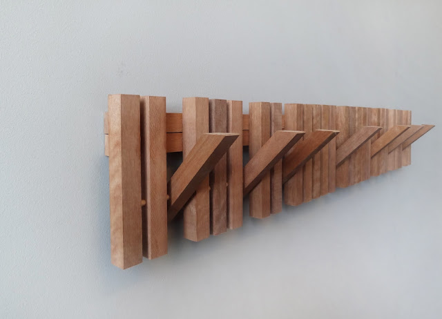 Andres Gonzalez Gil colgador de pared madera diseño design marimba