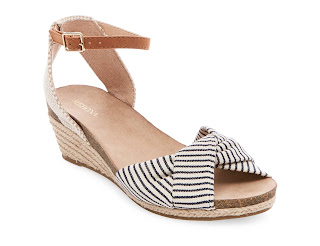 Summer Sandals for Women (Minimalist Wardrobe List: A 36 Piece Wardrobe)