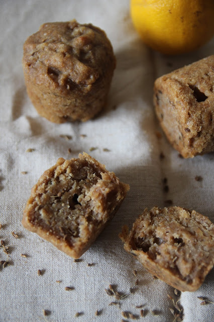 Cuillère et saladier : muffins citron, anis et huile d'olive Muffins citron, anis et huile d'olive