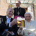 Benedicto celebra sus 90 años bebiendo cerveza y cantando el Himno de Bavaria