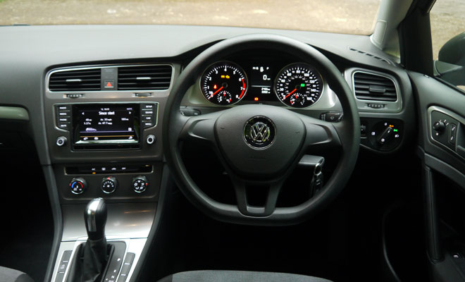 VW Golf 7 S 1.2 TSI DSG cockpit