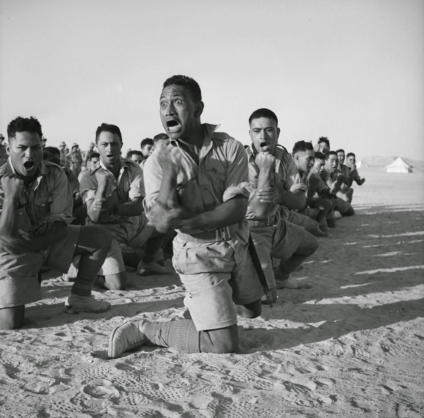 Maori Battalion Haka In Egypt 1941 Rare Historical Photos maori-battalion-haka-in-egypt-1941-rare-historical-photos