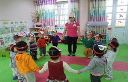 Giúp trẻ 24 – 36 tháng hứng thú trong giờ kể chuyện