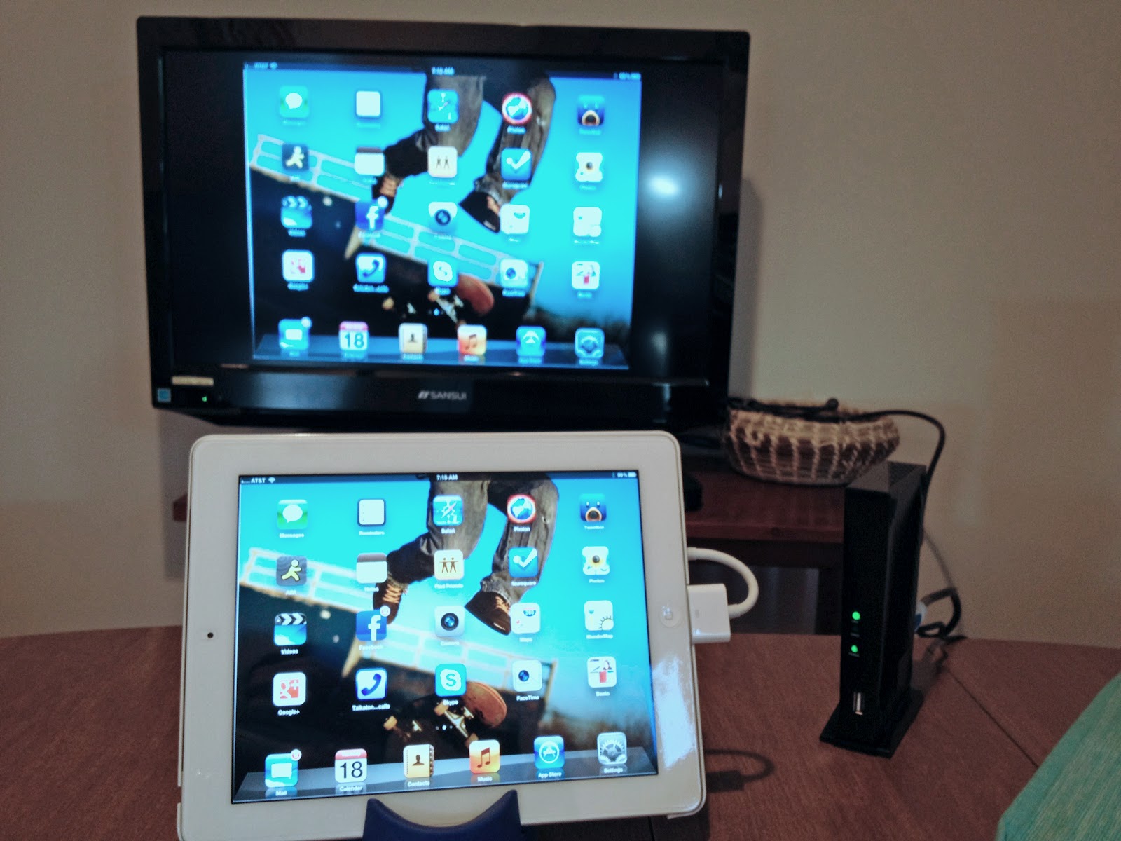 Kathy Schrock's Kaffeeklatsch: Wipad iPad Wireless Projector