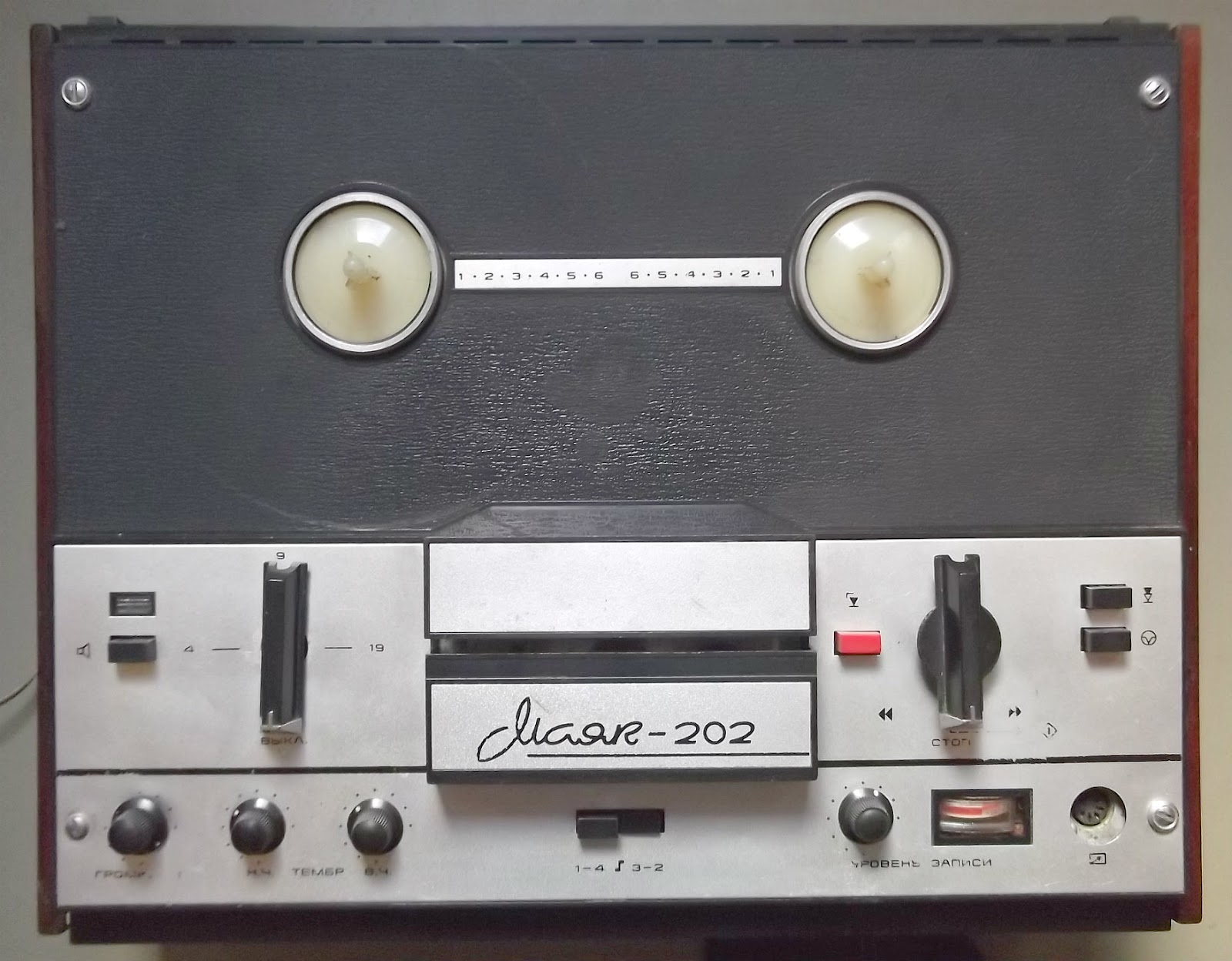 Советский магнитофон маяк 202. Бобинный магнитофон маяк. Маяк 202 магнитофон. Маяк 202. Крышка для магнитофона маяк 205.