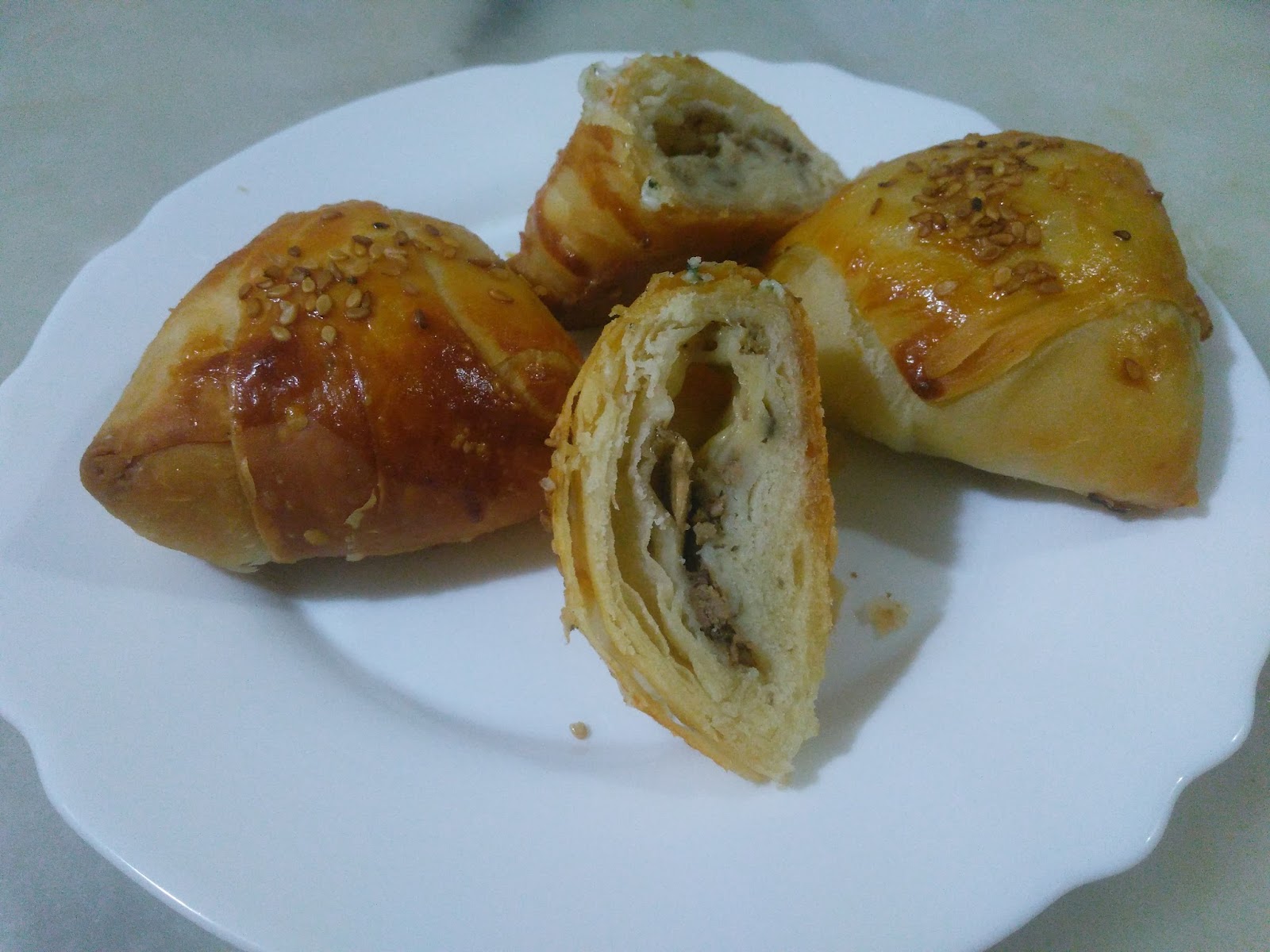 Akissmutfak Mantarlı, Kıymalı Ve Kaşarlı Muska Böreği