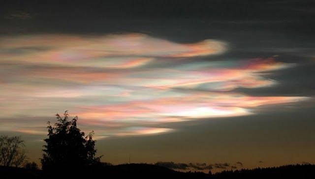 Strange lights in the sky over the Netherlands  Polar-stratospheric-clouds