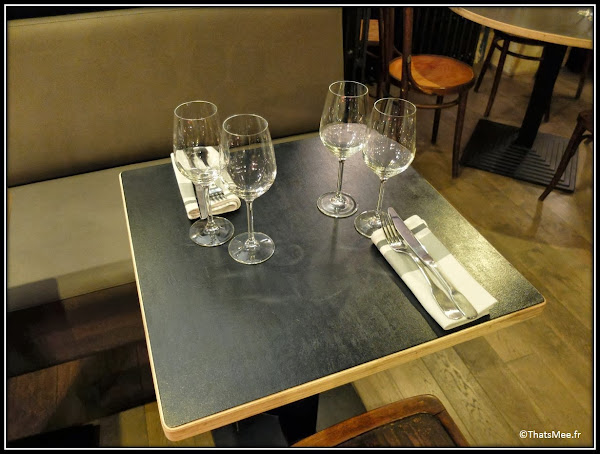 resto Circonstances caractere 174 rue Montmartre Paris tables