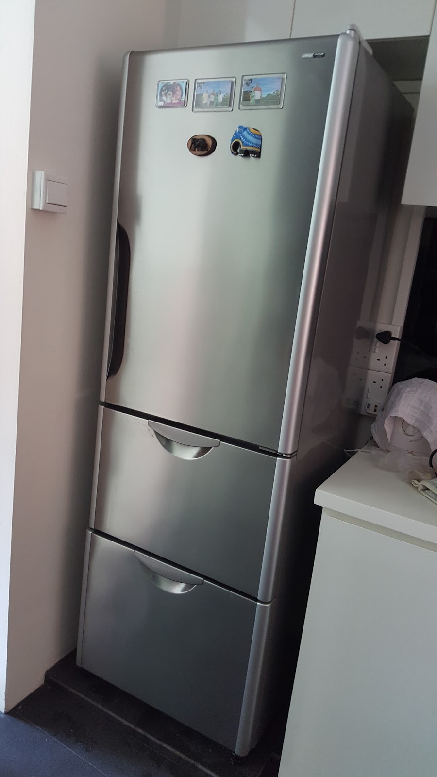 Fridge repair Refrigerator repair Singapore Hitachi Fridge Repair