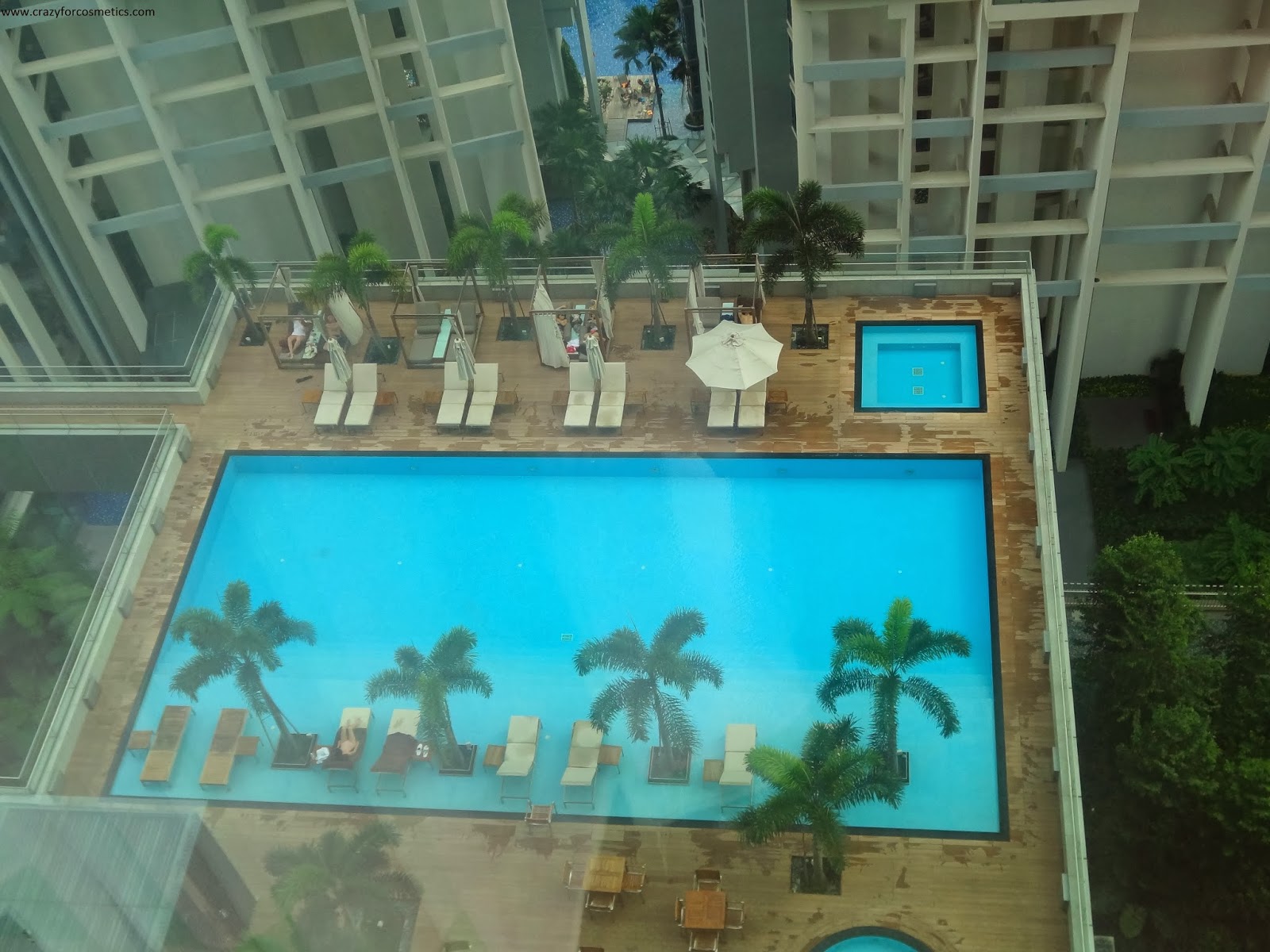 Oasia Hotel Singapore Swimming Pool