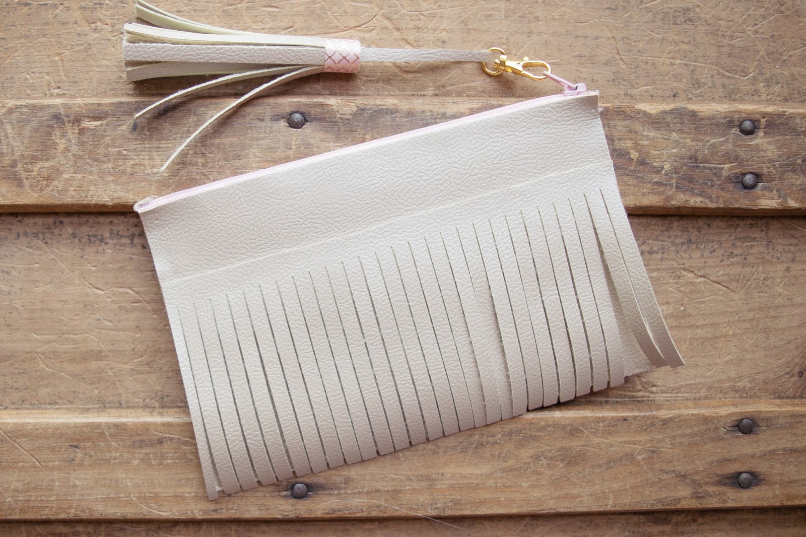 Lorrie's Story No Sew Fringed Zipper Pouch with Cricut Explore and