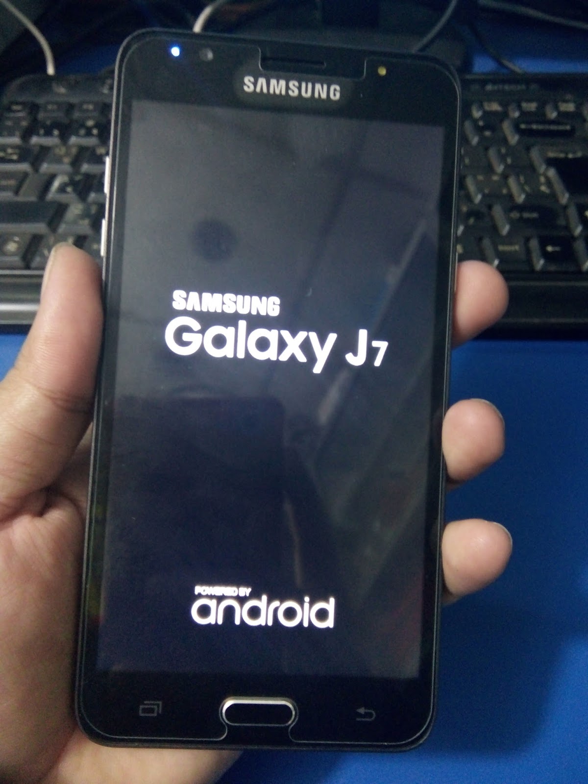 j7008