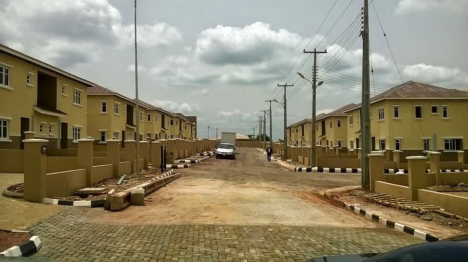 [PHOTOS] Amosun Commissions Housing Estate In Abeokuta TNN.ng