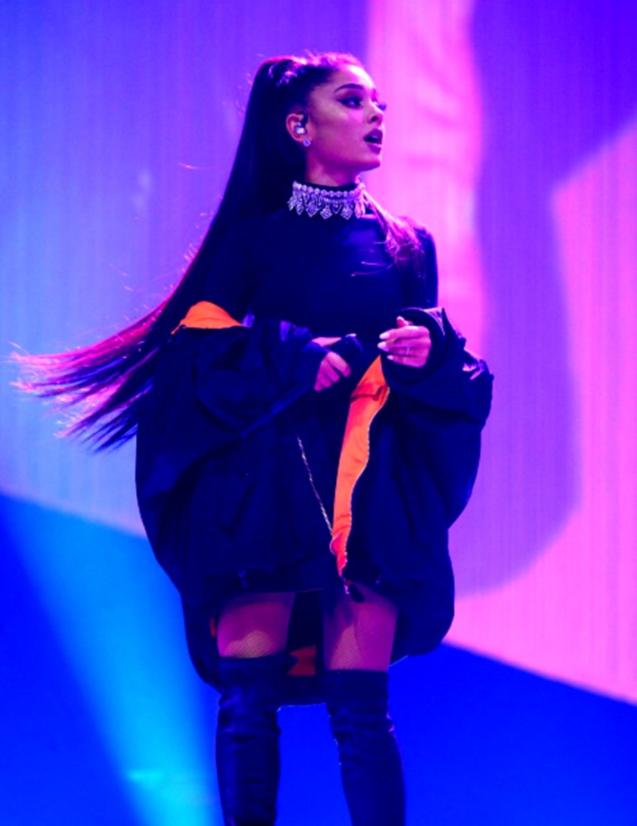 Purple Wallpaper Ariana Grande