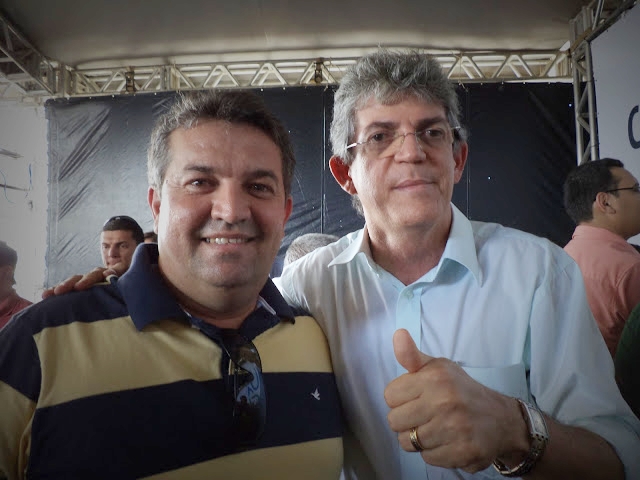 Junior Pacheco eleito Vereador de Itabaiana pelo PSB e o Governador Ricardo Coutinho