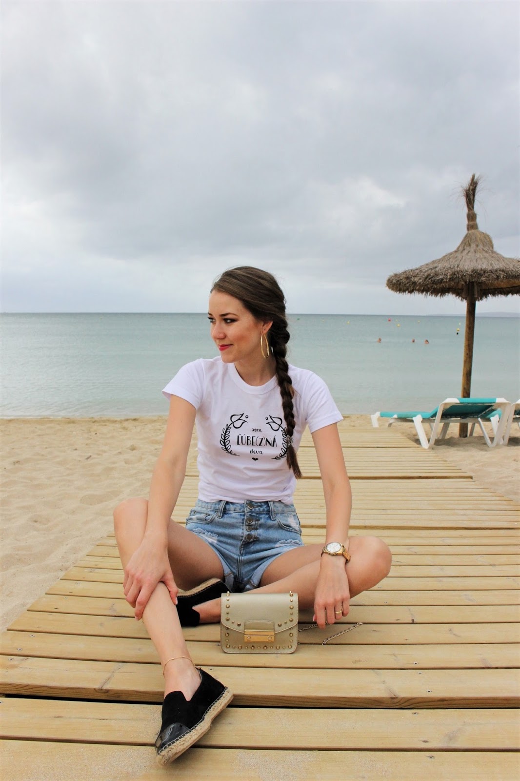 OOTD 59 Beach Outfit Folk TShirt and Denim Shorts Sinnamona