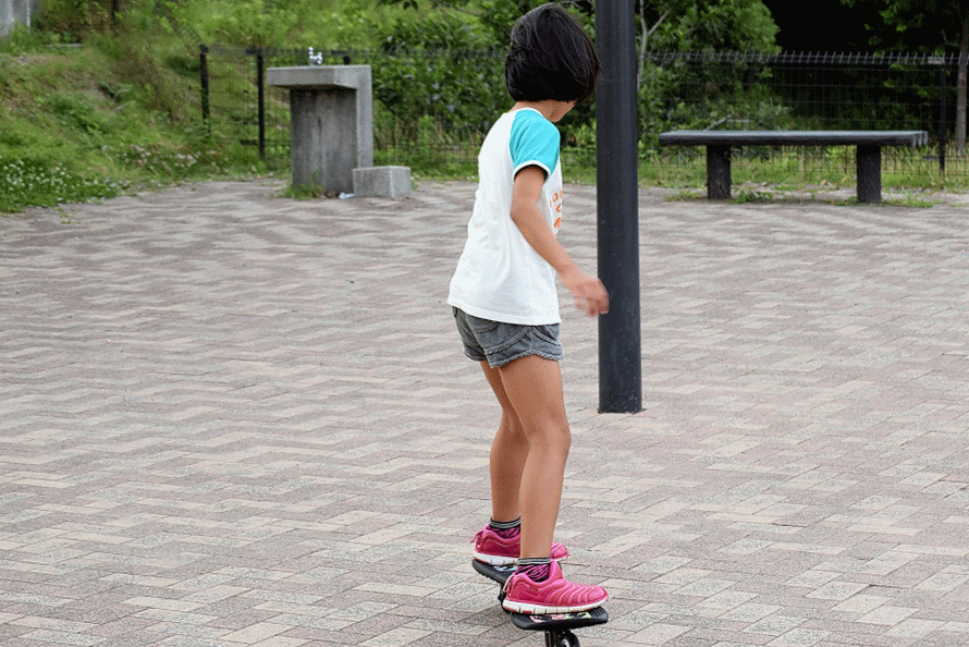 子どもと遊ぶNEWアイテムゲット！ JDRAZORのJBOARD（Jボード） おーはしさん家のリビングルーム