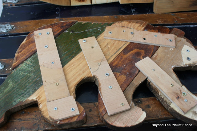 joining wood, scrap wood, bear, rustic, jigsaw, http://bec4-beyondthepicketfence.blogspot.com/2016/01/scrappy-shapes.html