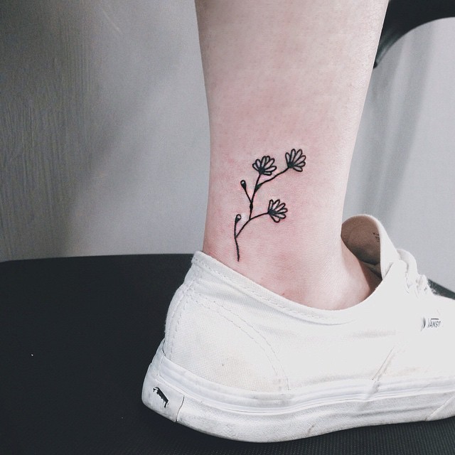 Tatuagens femininas nos tornozelos Tatuagens femininas nos tornozelos