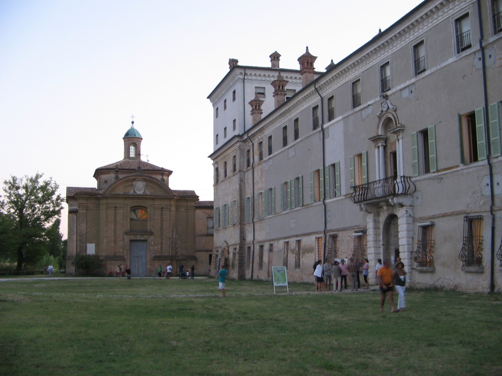 Living Ravenna Una serata a Palazzo San Russi (RA) Living Ravenna Una serata a Palazzo San Russi (RA)