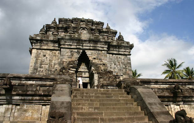 7 Candi Peninggalan Agama Budha, Keterangan, dan Gambarnya