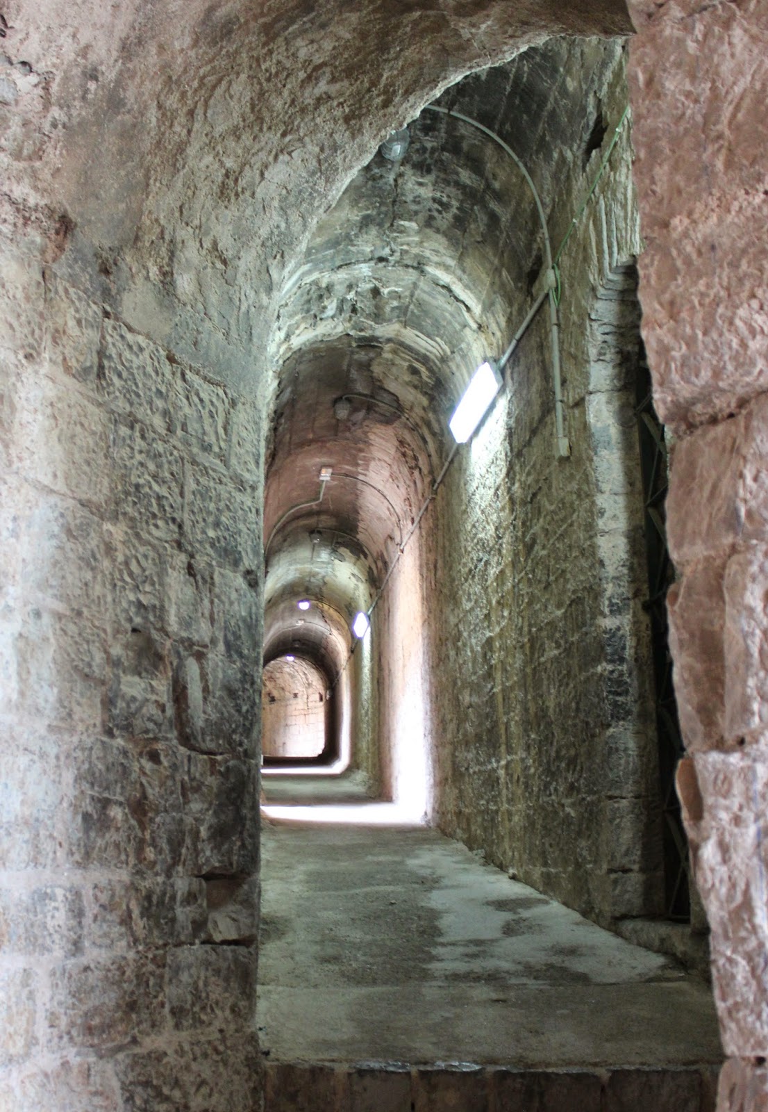 Vomitorios del teatro romano de Sagunto-Valencia