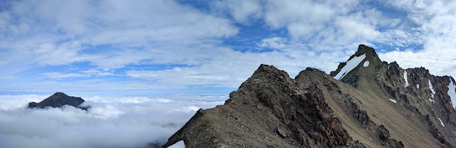 Bashful Peak summit on right, Bold Peak on left