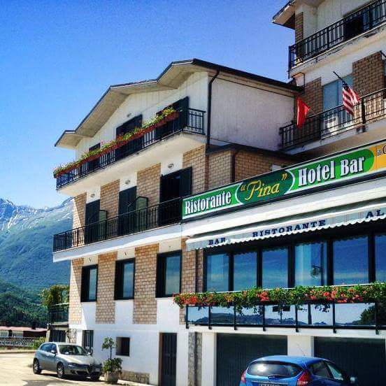 Albergo Ristorante Hotel Bar PINA, vicino il Santuario di San Gabriele, nel Parco Nazionale del Gra