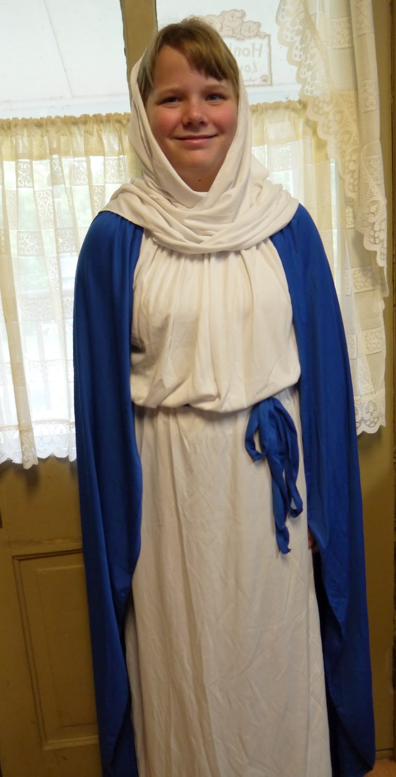Giveaway Lady: Mary Biblical Costume Review!