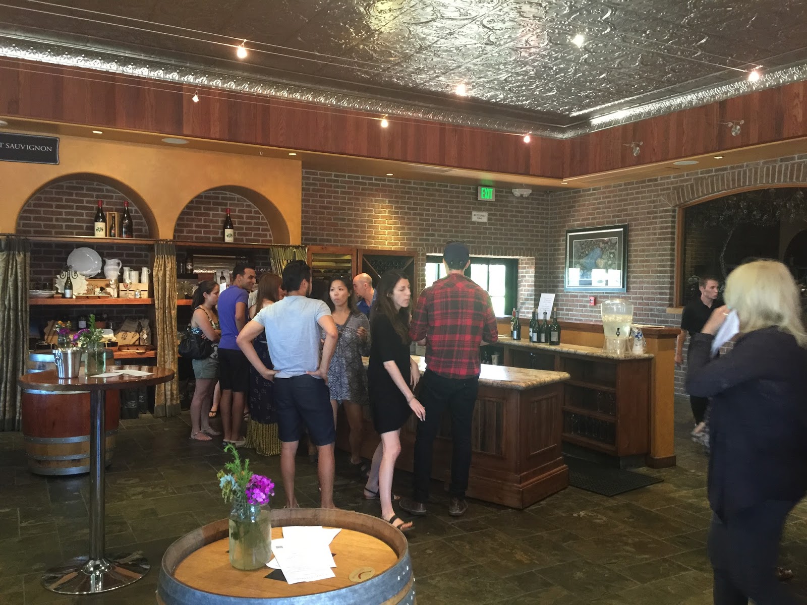 GREAT EATS HAWAII CONCANNON UNDERDOG WINE BAR