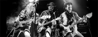 Willy & The Poorboys Willy & The Poorboys