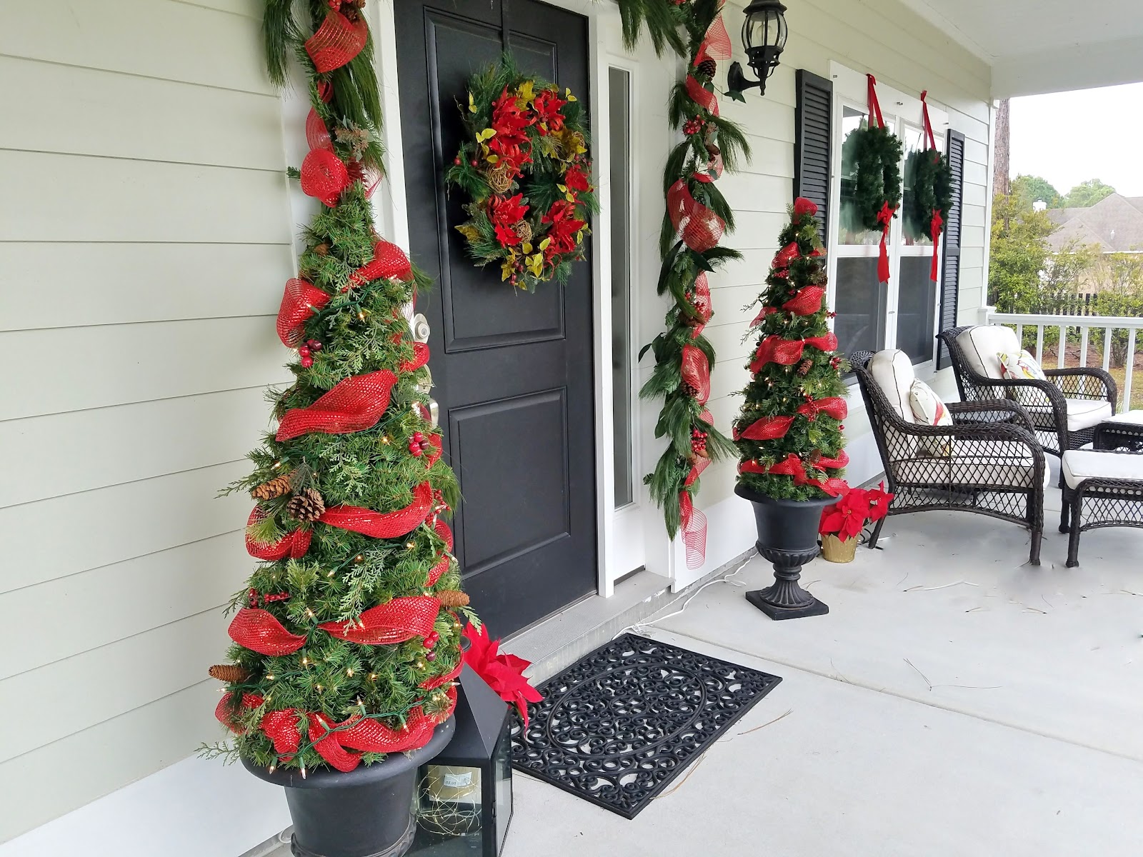Lucy Designs Diy Tomato Cage And Garland Topiary Christmas