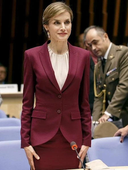 Queen Letizia wore Hugo Boss Jamayla Blazer and Valessima Skirt, Prada Pumps, Coolook hera earrings