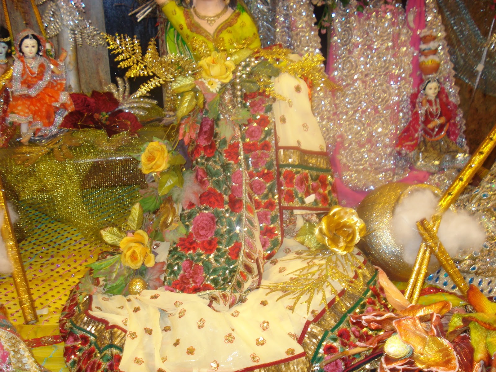 Rose n Wrap Saree Packing done in Sawan Theme