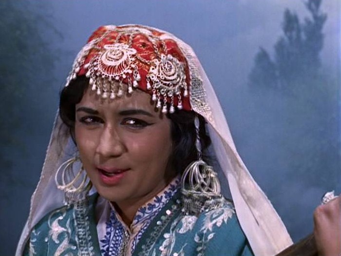 светлана светличная в фильме застава ильича. чистые пруды фильм 1965 актёры. когда цветет сирень сериал. наш дом фильм 1965. когда распускаются цветы 1965.