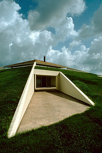 Hidden Architecture: Hilltop House