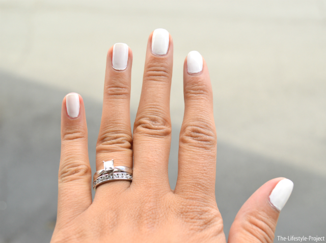 white-nails-summer