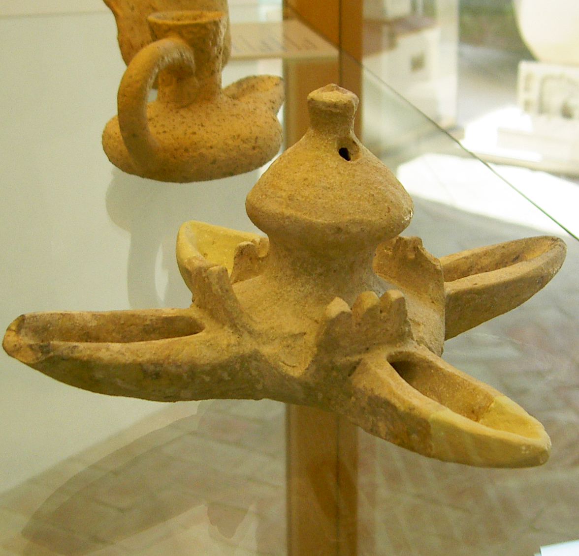 Arqueocerámica: Cerámica andalusí y vida cotidiana en Murcia. Algunas