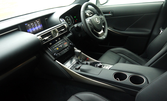 Lexus IS 300h front interior