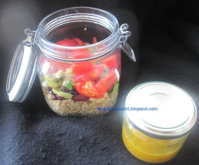 Hamburg kocht!: Quinoa-Salat mit Porree, Tomate und Ei Hamburg kocht!: Quinoa-Salat mit Porree, Tomate und Ei