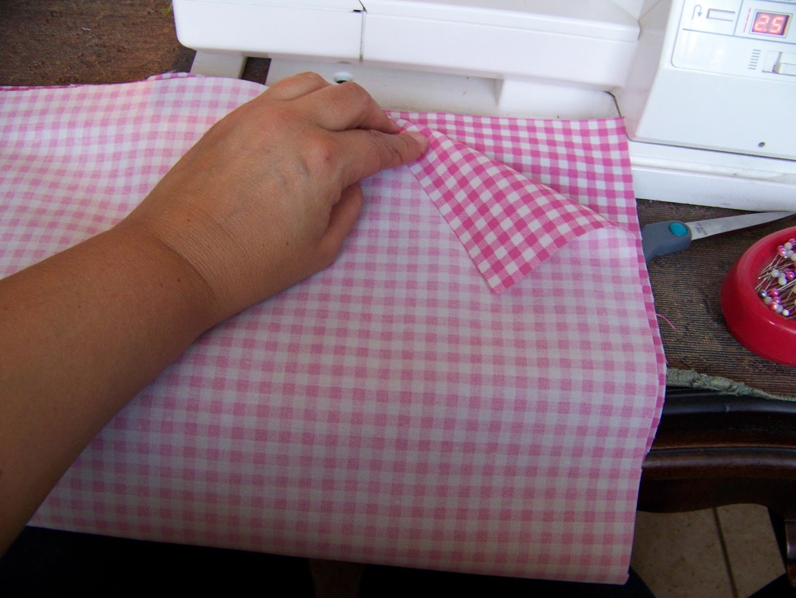 A Pretty Talent Blog Make a Round Scatter Cushion