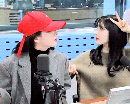 슬기의 고치지 못한 버릇 제지하는 아이린 (ft. 반전).gif | 인스티즈