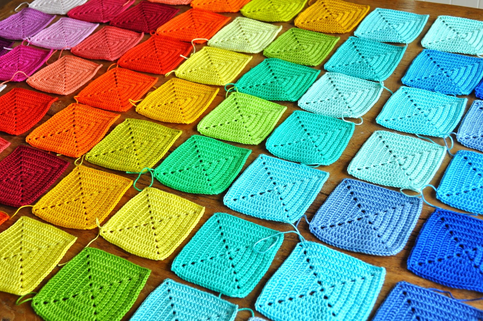 't Bezige Bijtje Rainbow blanket Joining granny squares