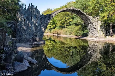 Rakotzbrücke: Devil's Bridge Yang Dikenal Karena Dibangun Oleh Setan 👻