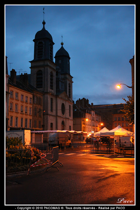 stand de la foire de la ville de Sedan place Crussy au pied de l'église Saint-Charles