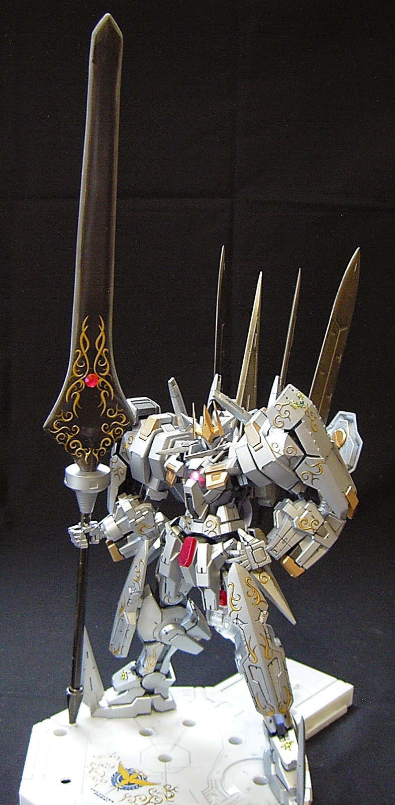 Custom Build 1/100 Knight Gundam Avalanche Exia