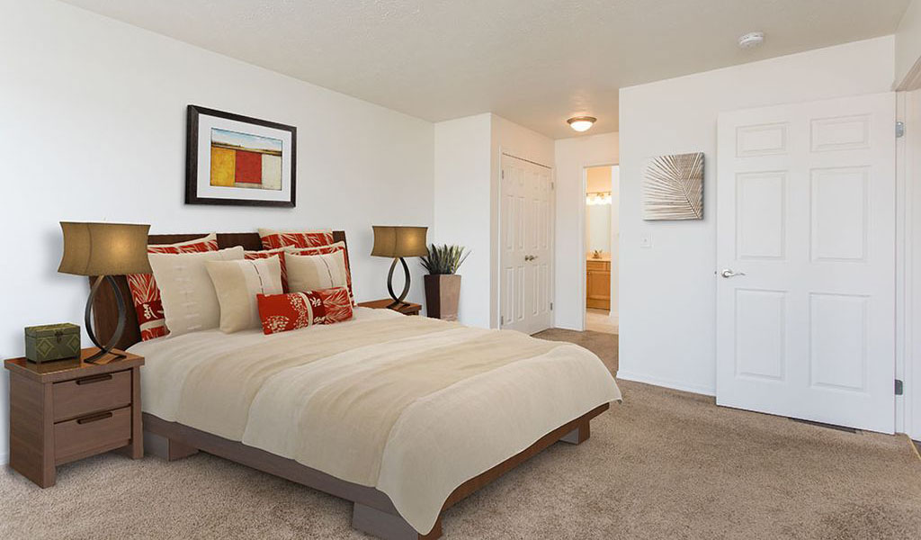 Room available for immediate moving for 550 Room for Rent Online